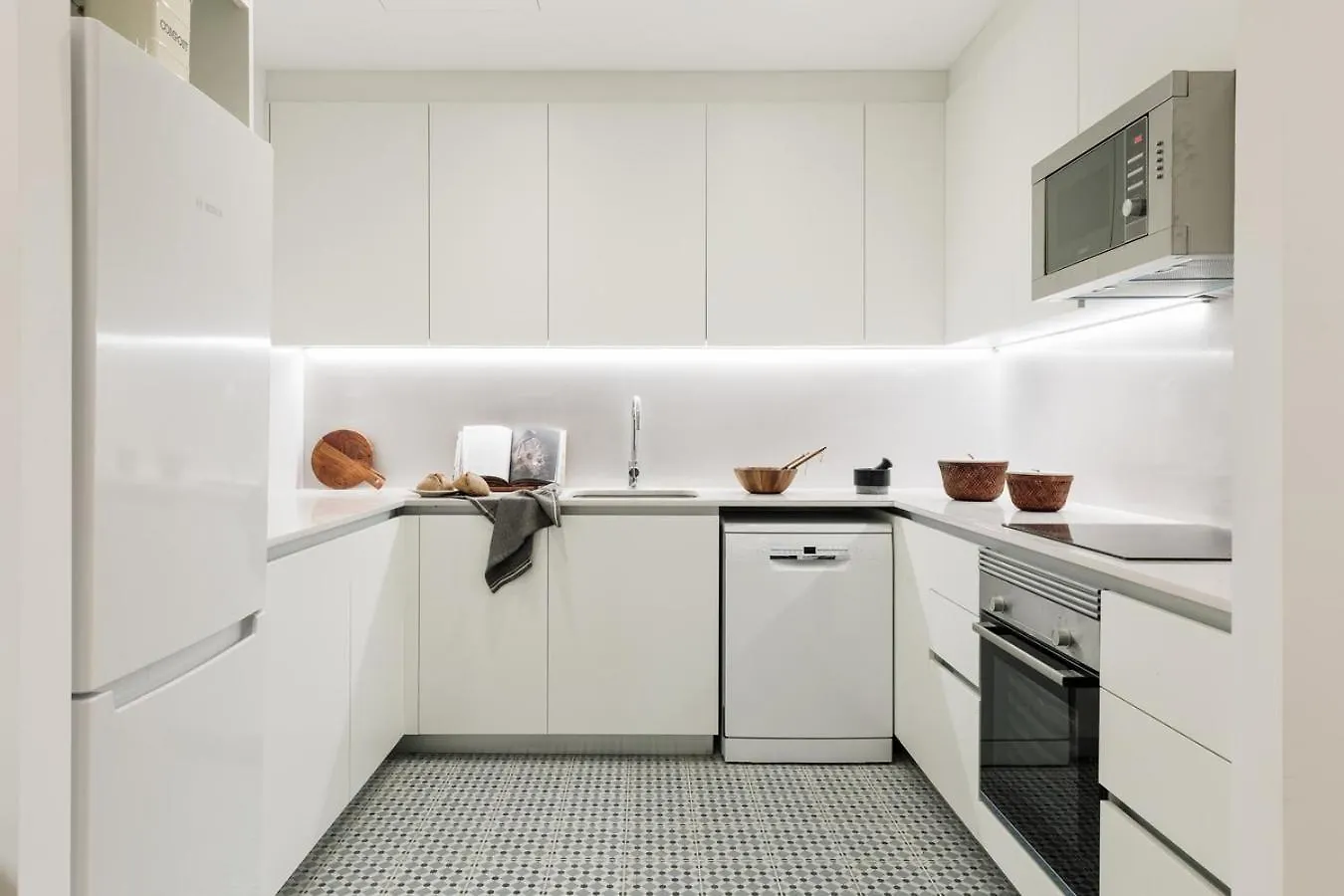Camerota - 2 Bedrooms, Terrace And Balcony In Ciutat Vella Barcelona 0*,  Spain