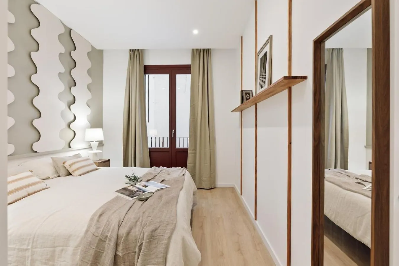 Camerota - 2 Bedrooms, Terrace And Balcony In Ciutat Vella Barcelona Apartment